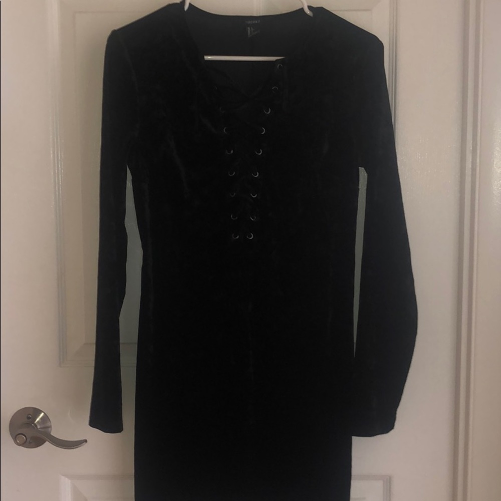black long sleeve velvet dress